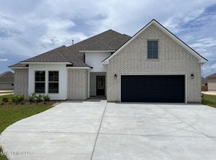 12171 Walker Rd, Ocean Springs, MS 39564