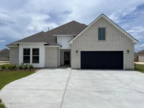 12171 Walker Rd, Ocean Springs, MS 39564