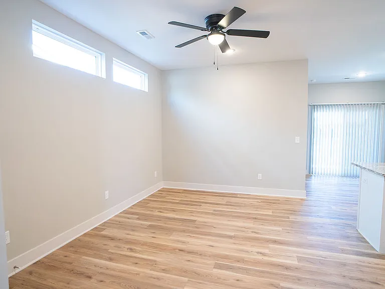 1235 SE 8th Cir — Photo 5