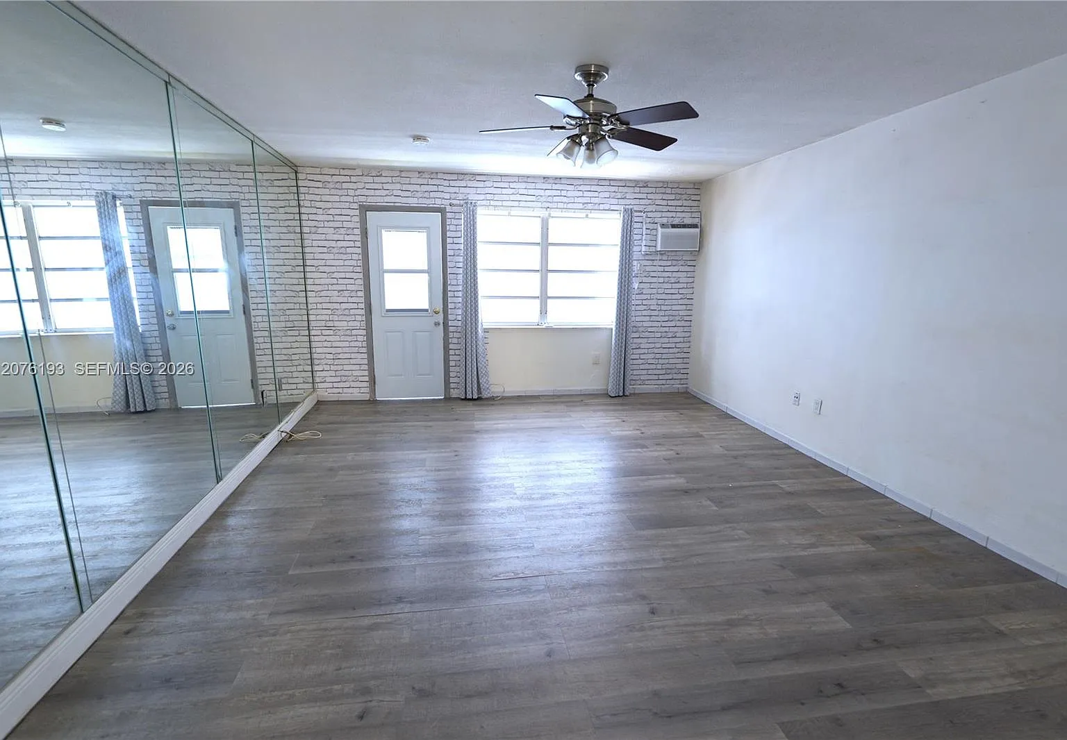 Penn-Twelve Condo — Photo 2