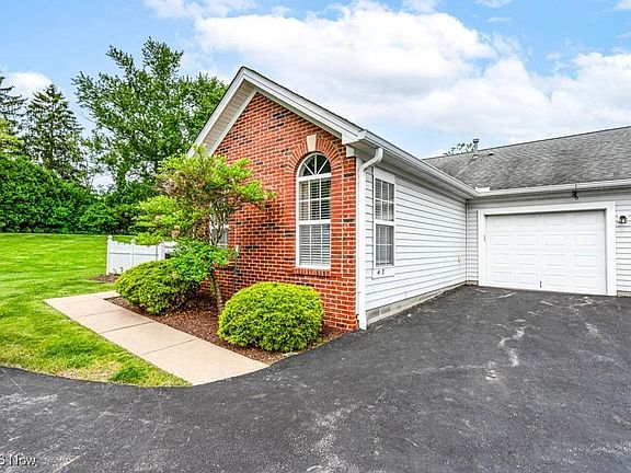 2nd image of 41 Newton Square Dr Unit 2