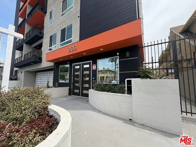 900 S Kenmore Ave #505 — Photo 1