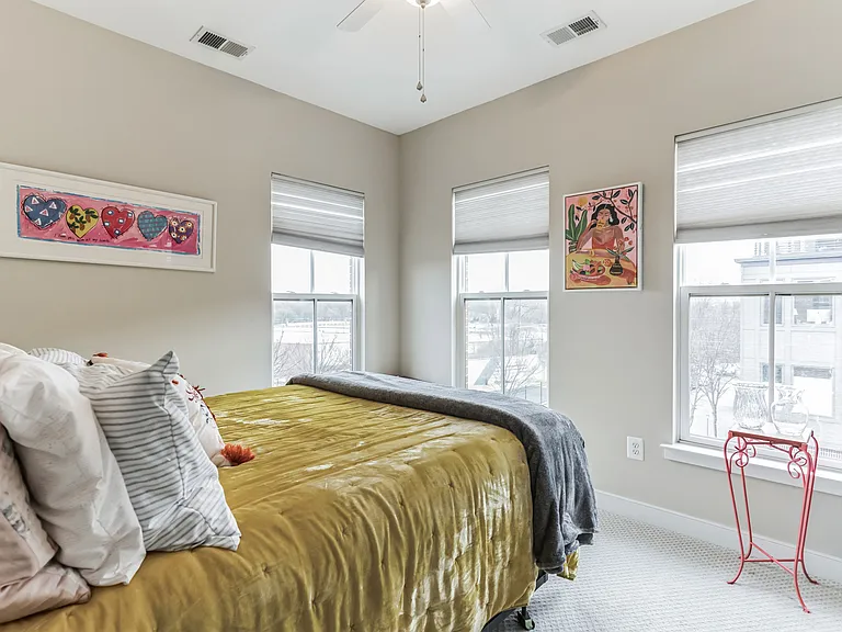 4560 Longfellow St — Photo 21