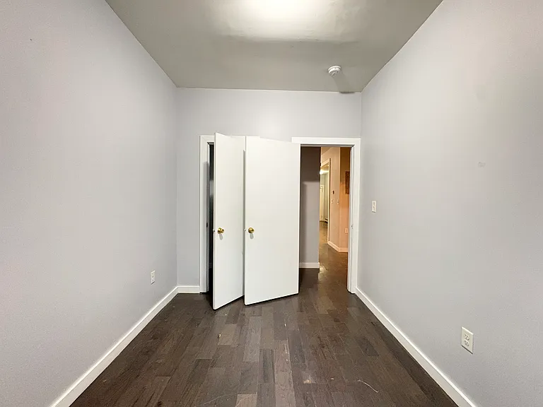 31 Bartholdi Ave #1 — Photo 4