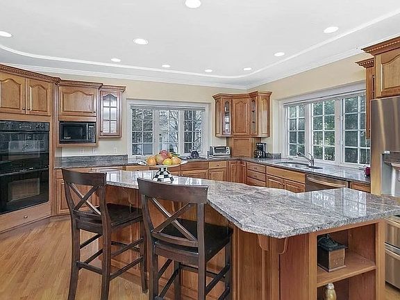 3rd image of 28 Meachen Ln