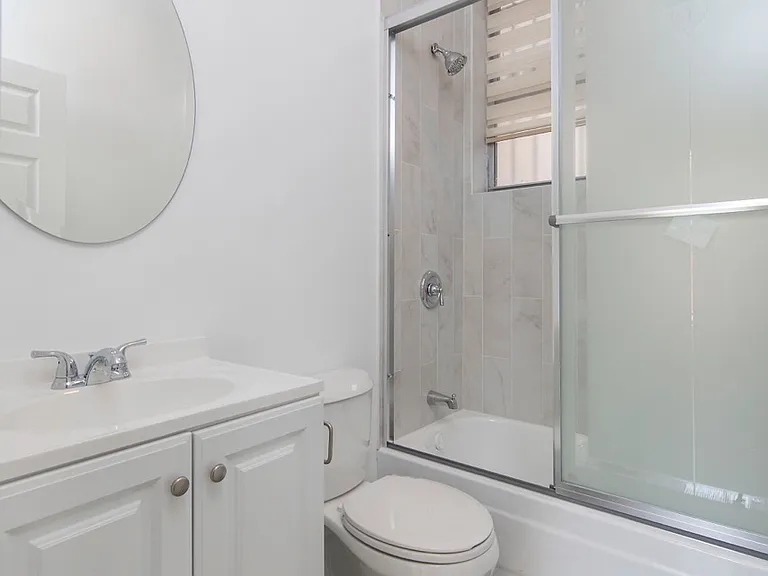 400 W 46th St #2 — Photo 12