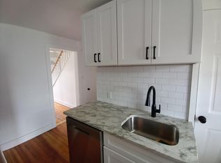 408B Pleasant St #B, Northampton, MA 01060