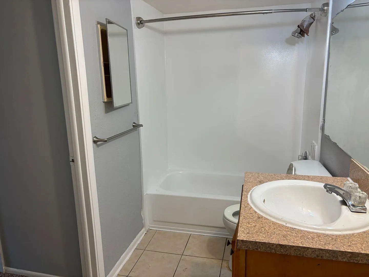1/1 Condo available on Plaza. Close to Mall at Millenia, Orlando — Photo 4