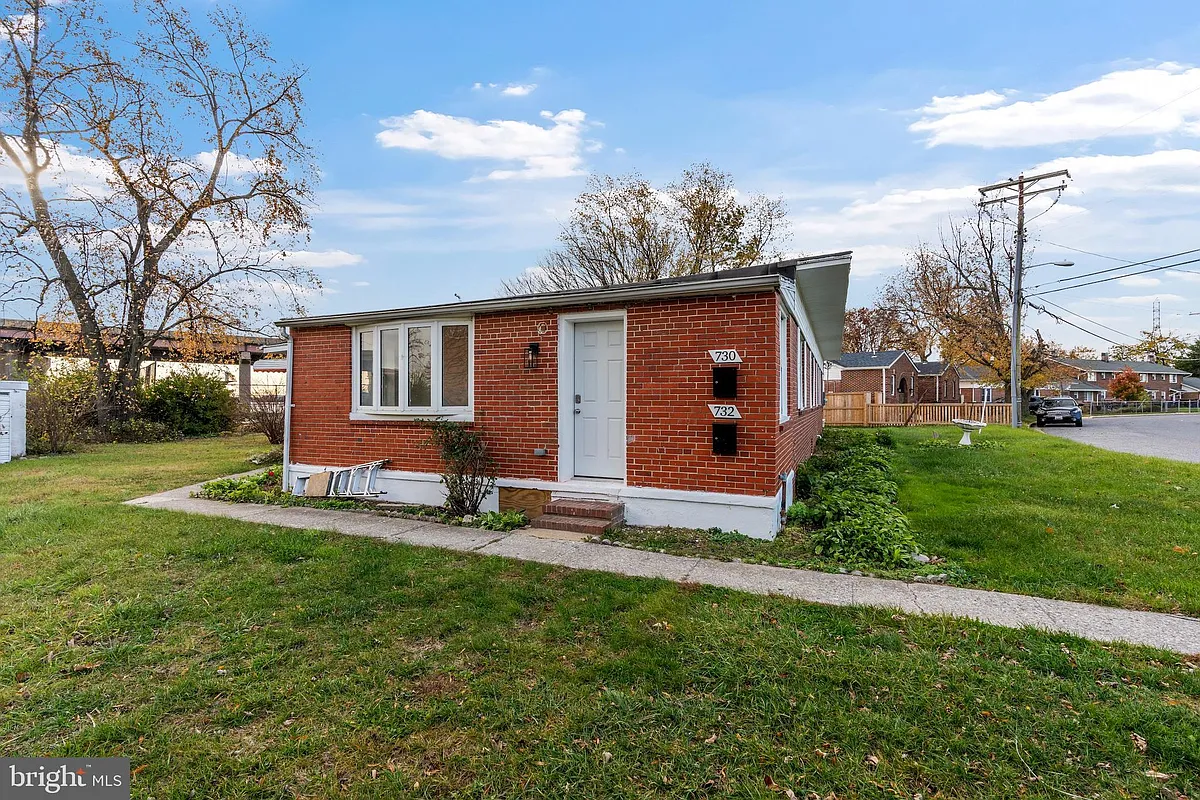 Building Photo - 730 New Pittsburg Ave #2