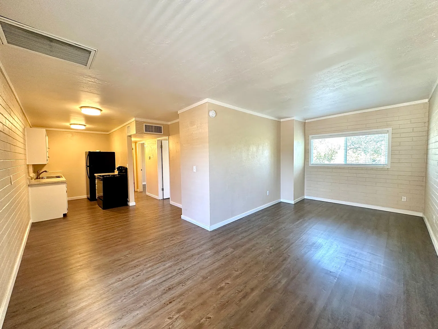 Bel Air Apartments — Photo 2