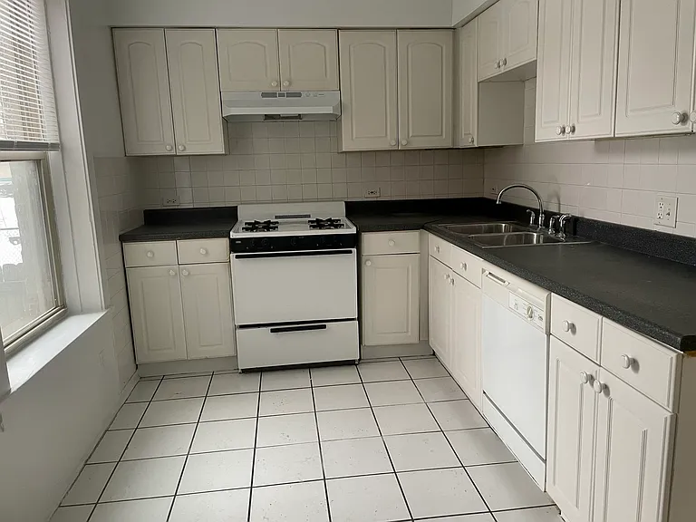 548 Elmwood Ave #52-3 — Photo 8