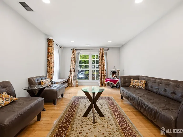 301 Pheasant Run — Photo 18