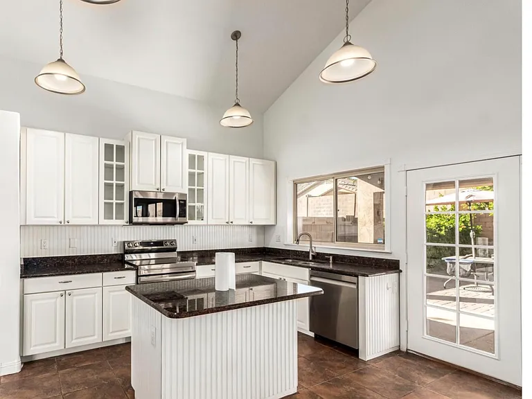 1710 W Hiddenview Dr — Photo 17