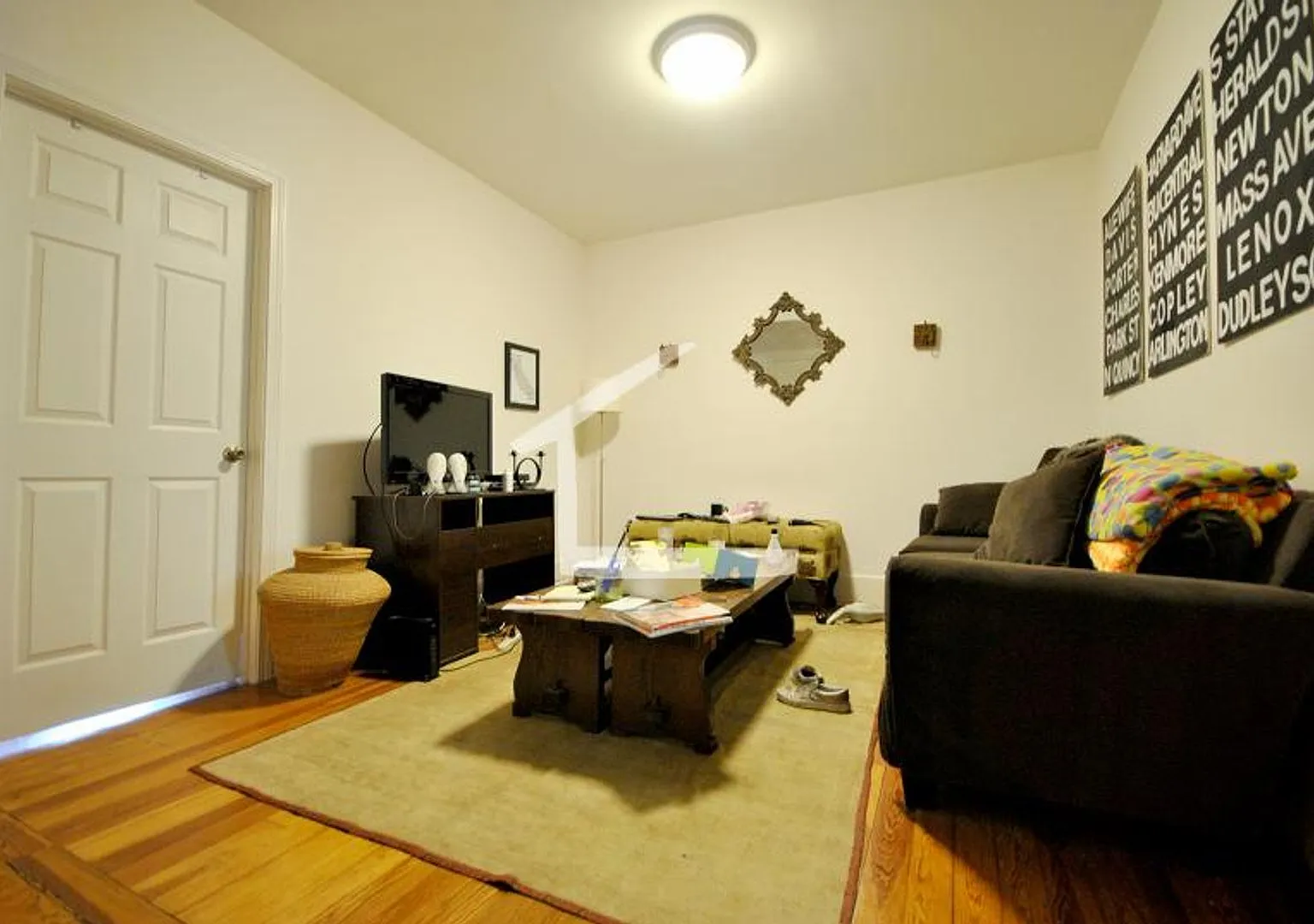NIce 3 bed in Brookline — Photo 2