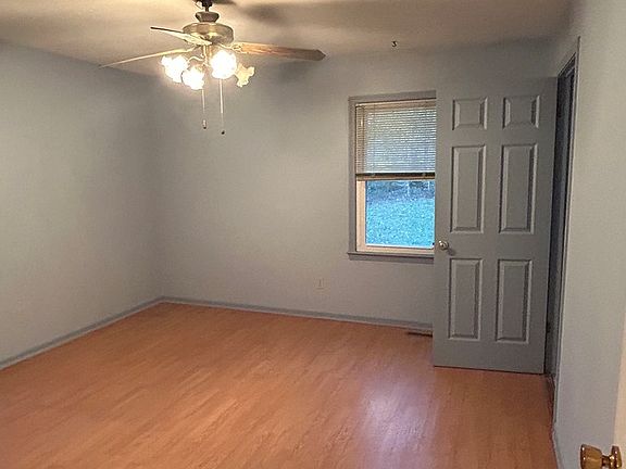 4th image of 212 Kelli Dr