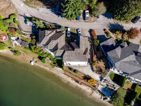 1678 Beach Ave, Pt Moody, BC V3H 3M1