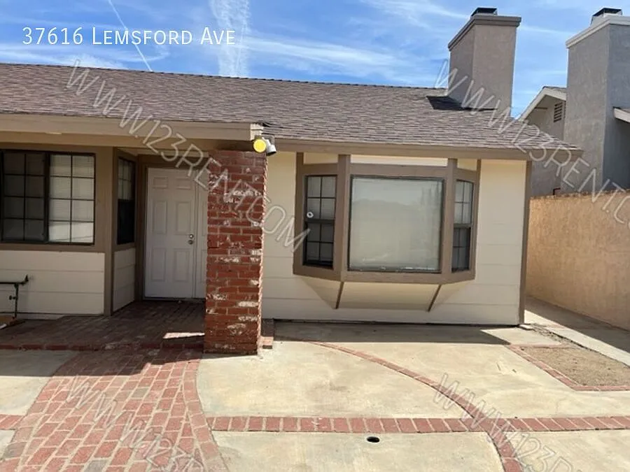 Recently Rehabbed 3bd/2 Bath Single Story Home Palmdale East — Photo 3