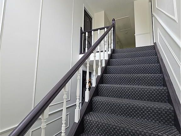 3rd image of 60 Carriage Dr APT 8