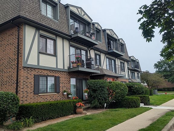 3rd image of 102 Steeple Dr APT F