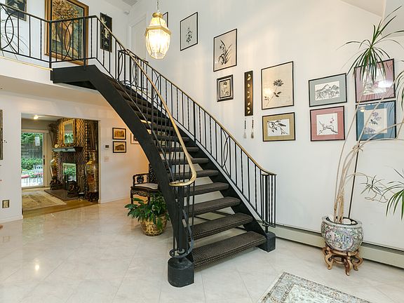 4th image of 344 Lake St