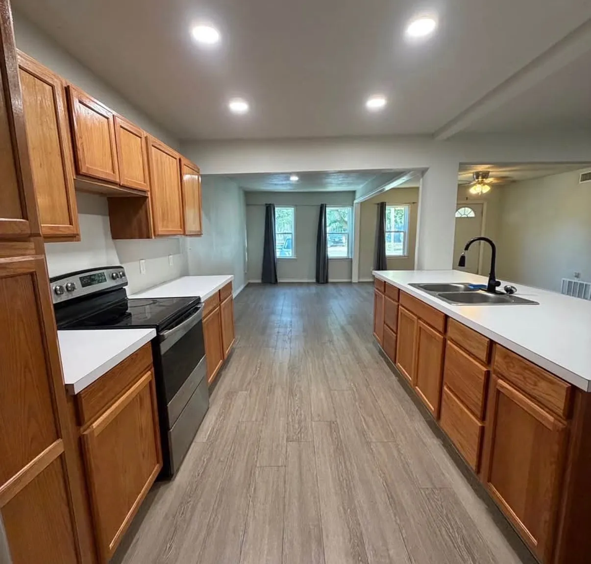 2 bed, 1108 sqft, $1,300 — Photo 3