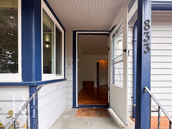 2nd image of 833 S Summit Ave