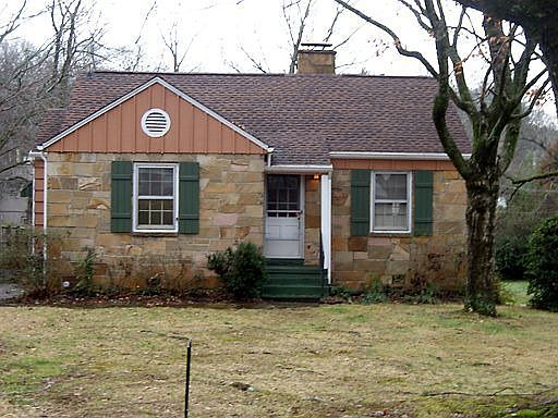 Charming Sequoyah Cottage
