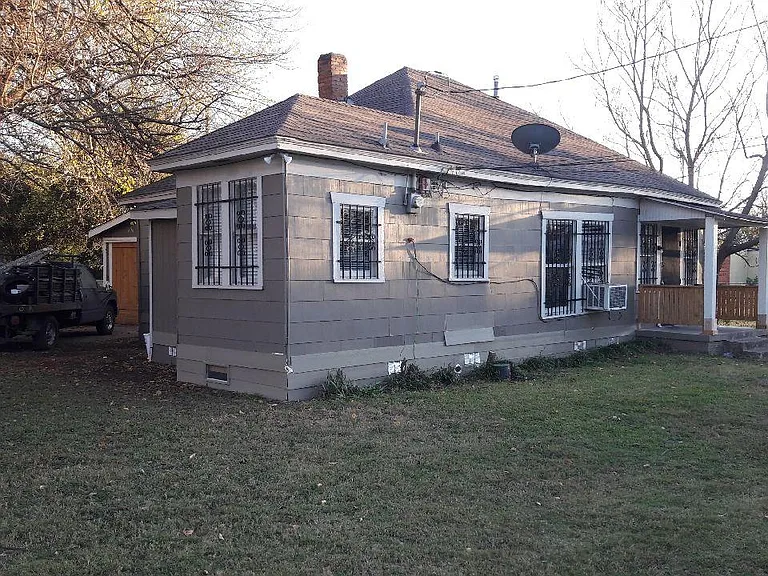 2516 Lawrence St — Photo 1