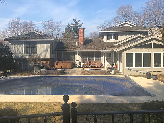 2nd image of 611 Stratford Dr
