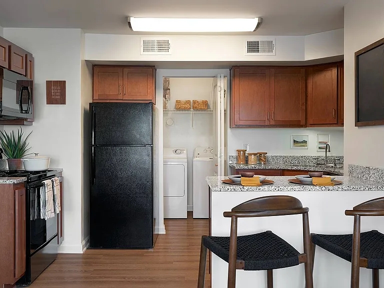 Enjoy the convenience of in-unit laundry and a fully equipped kitchen with granite countertops at The Preserve at Tuscaloosa.