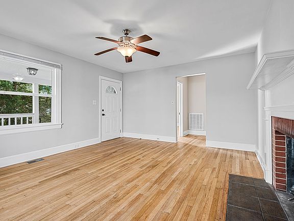 5th image of 105 E Club Blvd