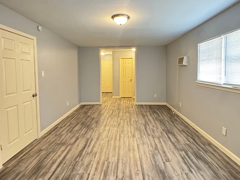 3270 Christopher St — Photo 7