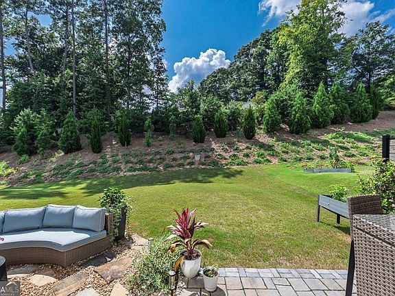 5th image of 299 Wells Cir