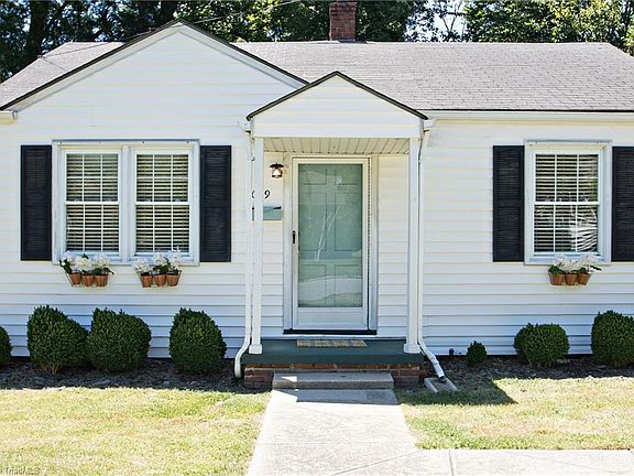 3rd image of 1009 Grayland St