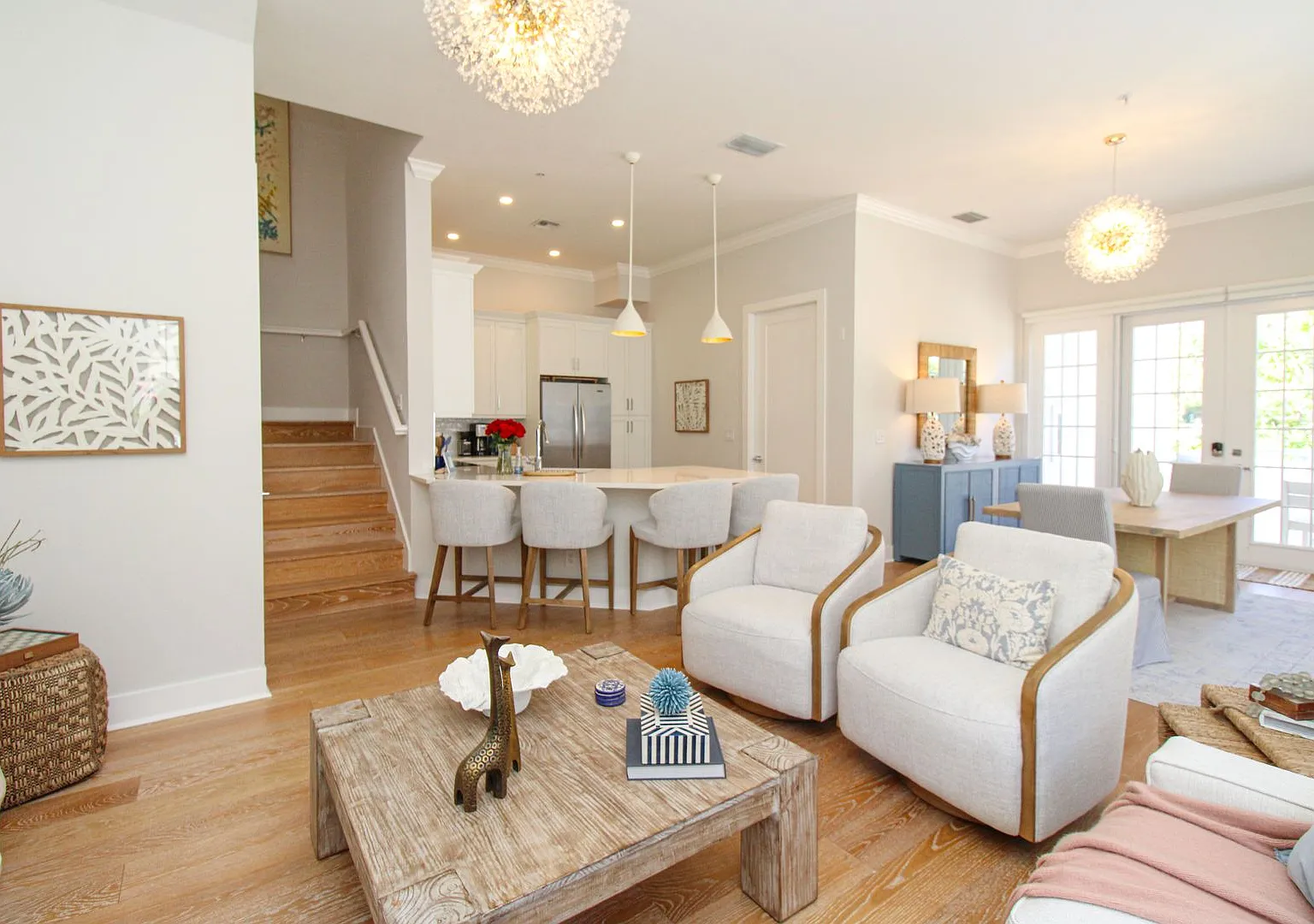 Downtown Naples Seasonal Beautiful Villas Napoli Now Available — Photo 1