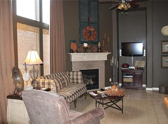 3rd image of 3804 Miramar Dr