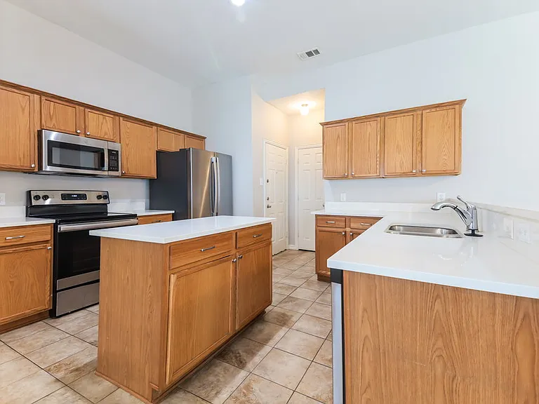 419 Creekview Dr — Photo 11