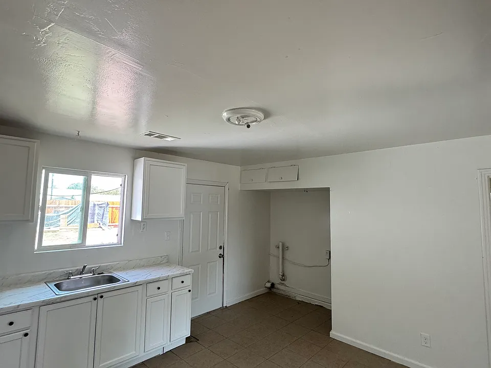 1562 Swalls Ln