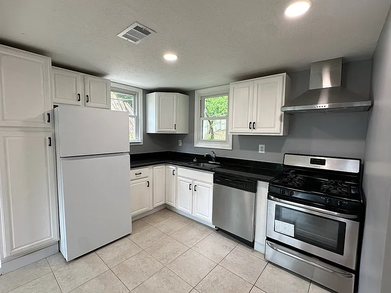 14832 Alabama Ave — Photo 7