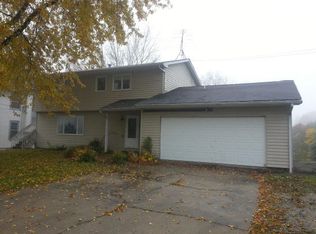 727 W 3rd St, Washington, IA 52353