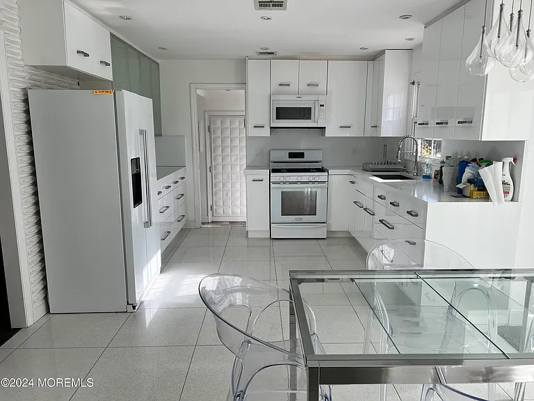 80 Cooper Ave — Photo 5