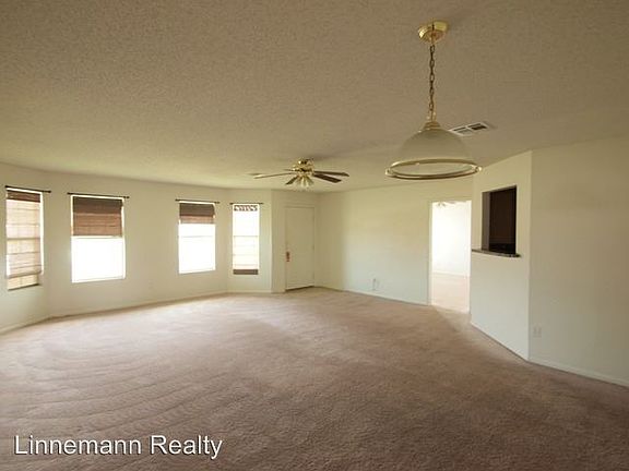 5th image of 4411 Lloyd Dr