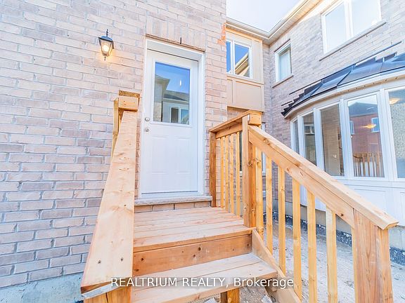 3rd image of 174 Webb St