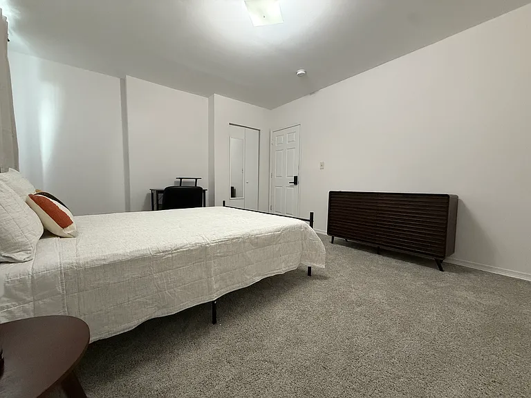 110 Hamburg St — Photo 10