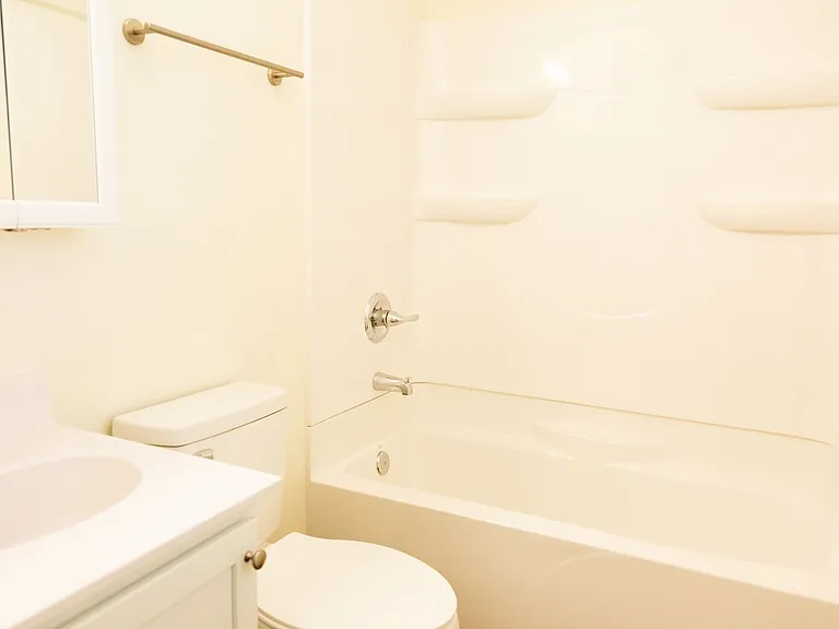 1102 Leonard St — Photo 12