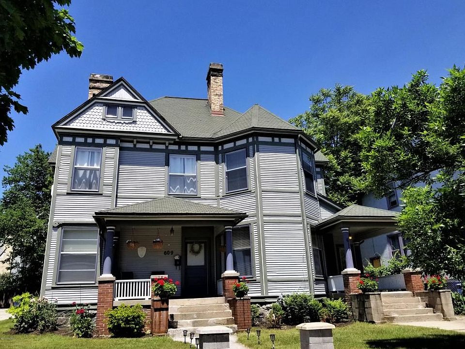 1st image of 609 Wealthy St SE