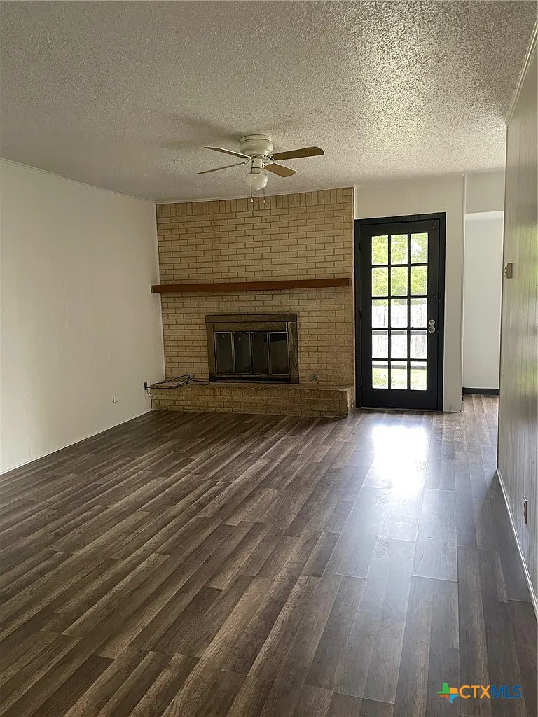 2015 Greenbrook Pkwy — Photo 2
