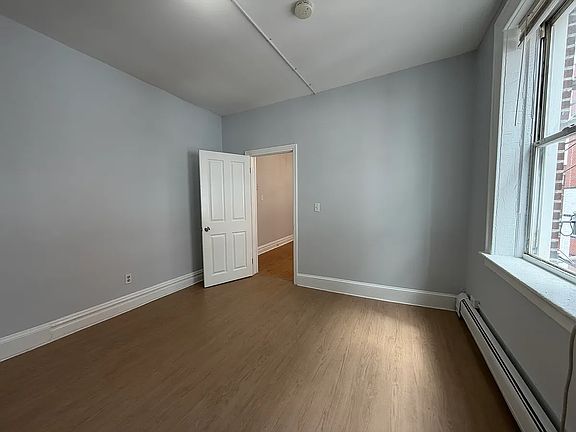 5th image of 520 37th St APT 3L