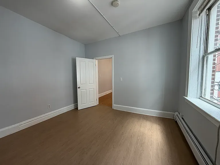 520 37th St #3L — Photo 5