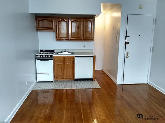 Rented by Batra Group Inc | media 38